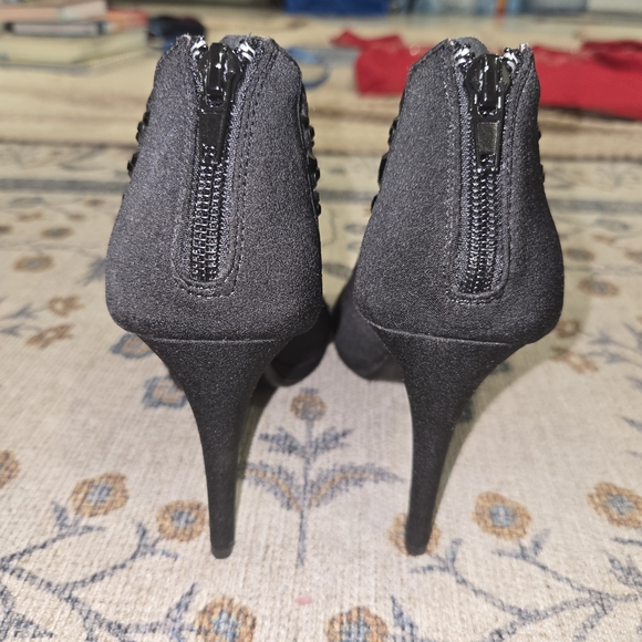 Caparros Women's Black Embellished Peep  Toe Heels Shoes Size 8.5 Black Suede - Picture 2 of 13